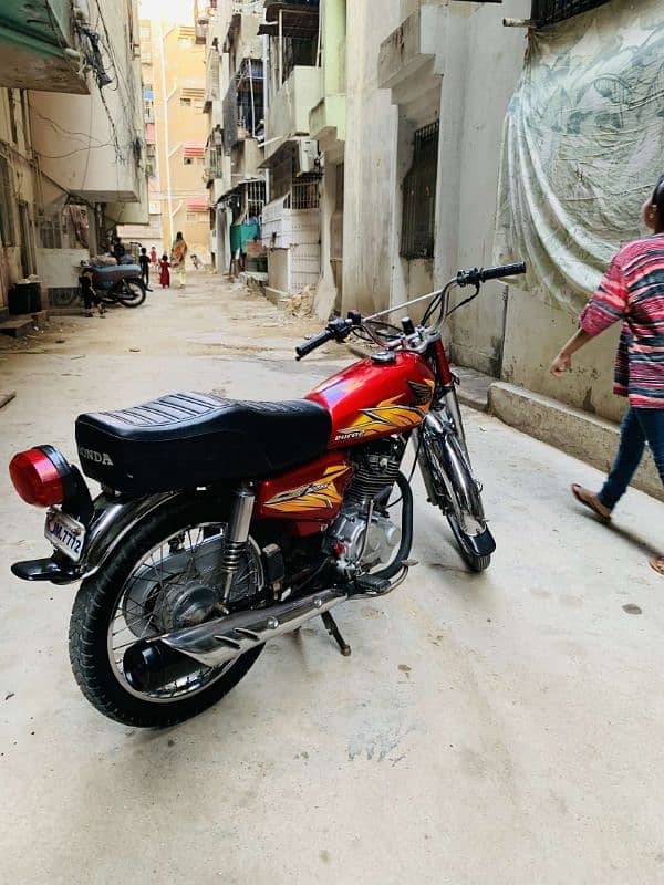 Honda 125 2016 karachi number mint condition 10