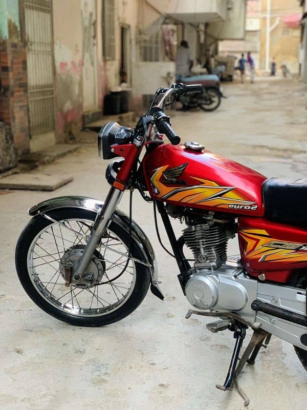 Honda 125 2016 karachi number mint condition 11