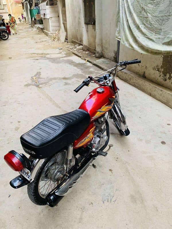 Honda 125 2016 karachi number mint condition 12