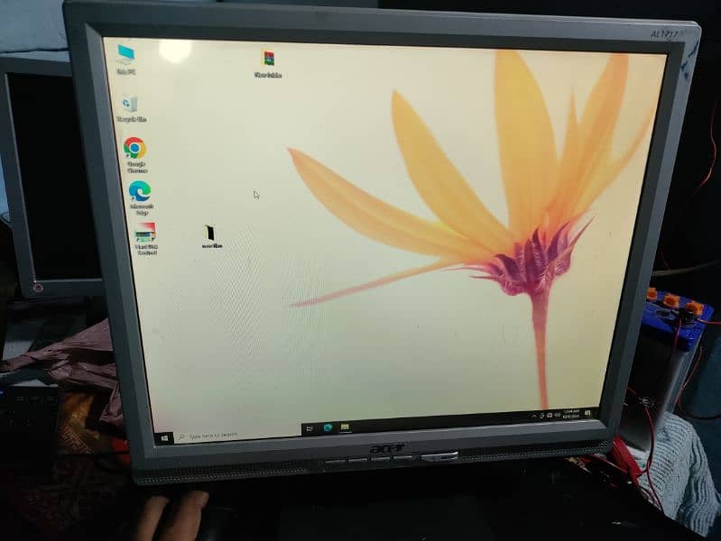 ACER 17" COMPUTER MONITOR CHECKING WARRANTY. 03122810637 5