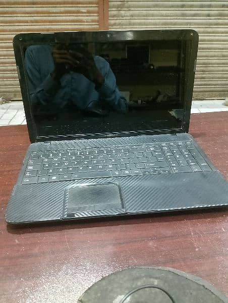 Toshiba satellite C850 Core i5 2nd generation 4gb ram 250gb HDD 1