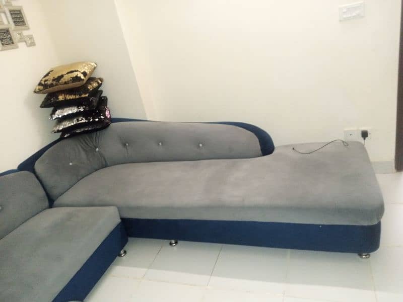 L shaped sofa new condition 10/10 0