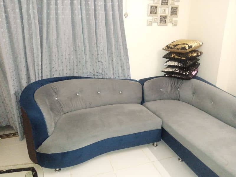 L shaped sofa new condition 10/10 1