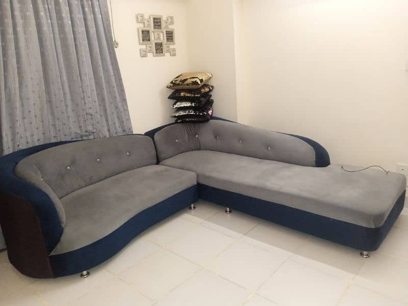 L shaped sofa new condition 10/10 2