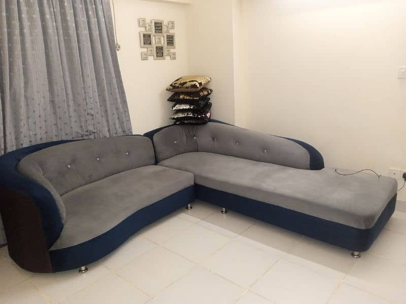 L shaped sofa new condition 10/10 3