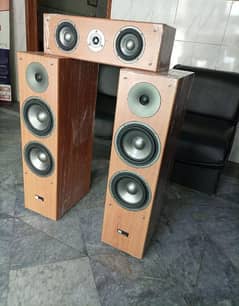 Pure Acoustic Tower and center  woofer speakers