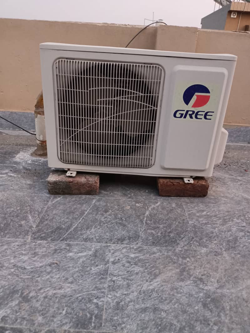 Gree AC 1 ton non repaired in working condition 0