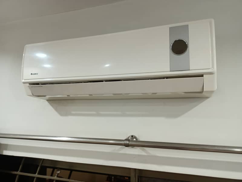 Gree AC 1 ton non repaired in working condition 1