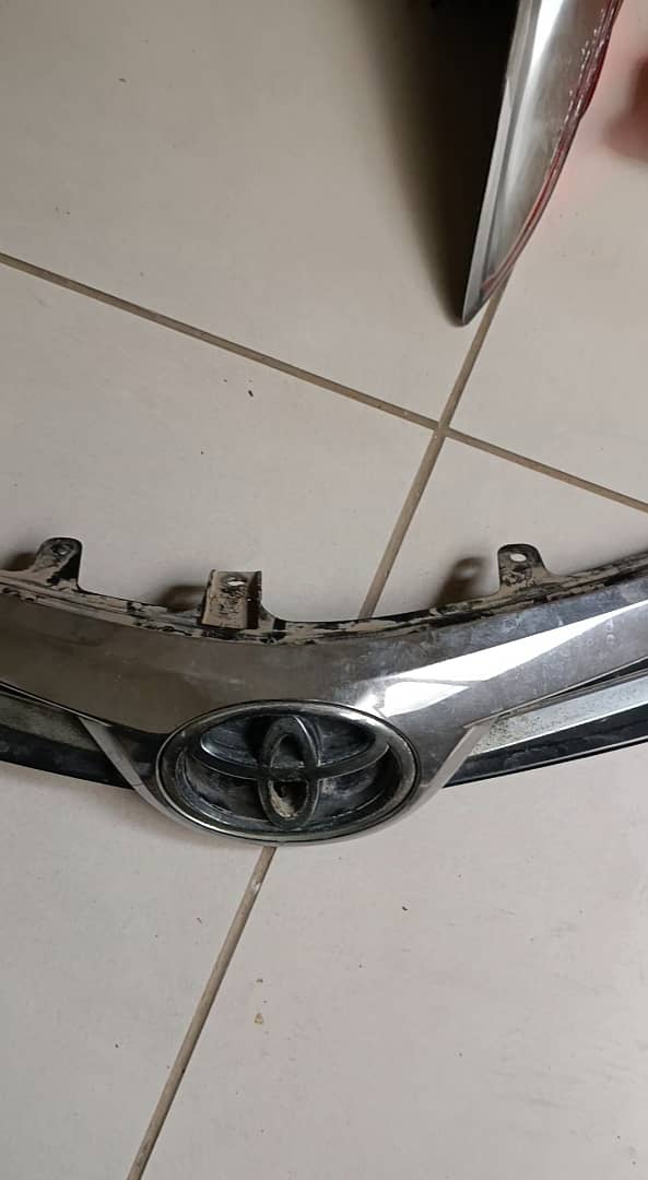 FACELIFT FRONT GRILL FOR TOYOTA COROLLA 2