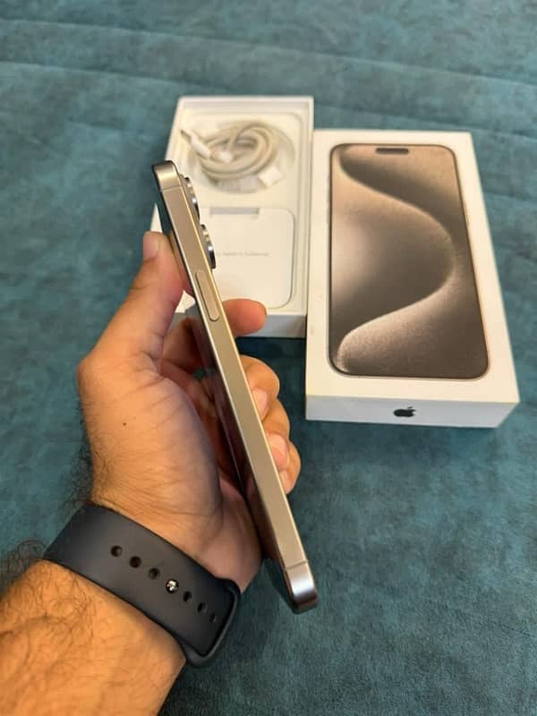 Iphone 15 pro max (Factory unlocked) 1