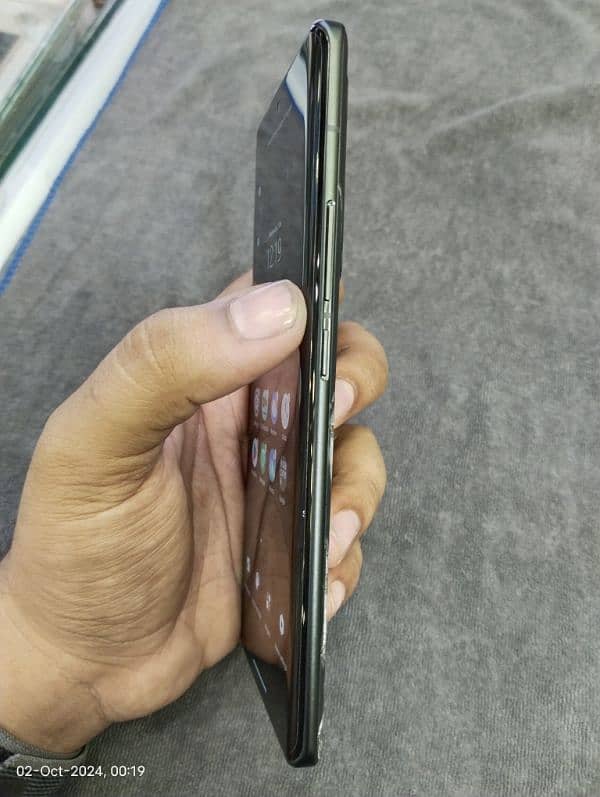 vivo x 80   12/256 1