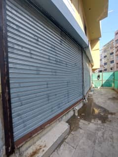 4 shop in total ground floor prr hai with shatter 0