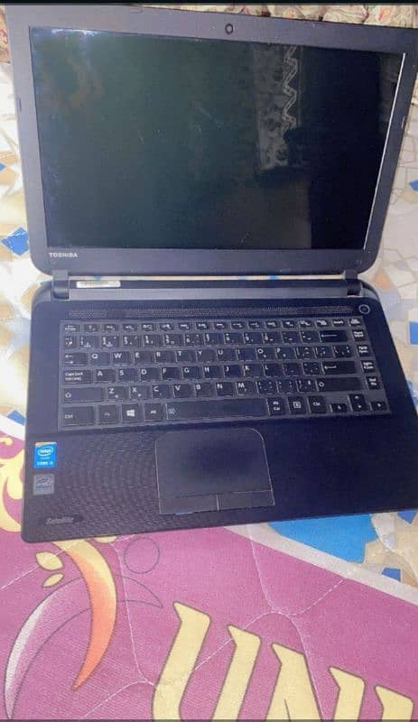 Toshiba I3 4th Generation 
4 GB RAM 
320 GB Hard 
10/9 2