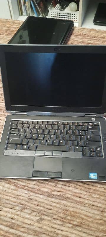 Dell Latitude E6330 1