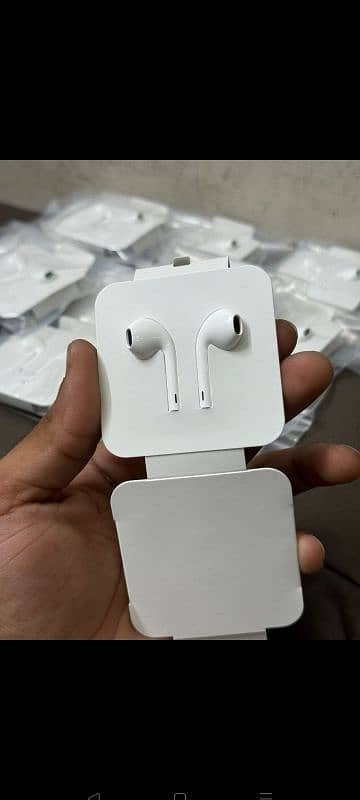 100% Original iPhone 15 Handsfree 3