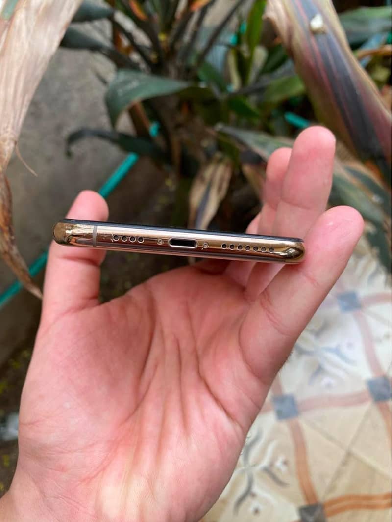 iphone xs max PTA approved 10/10 condition 4