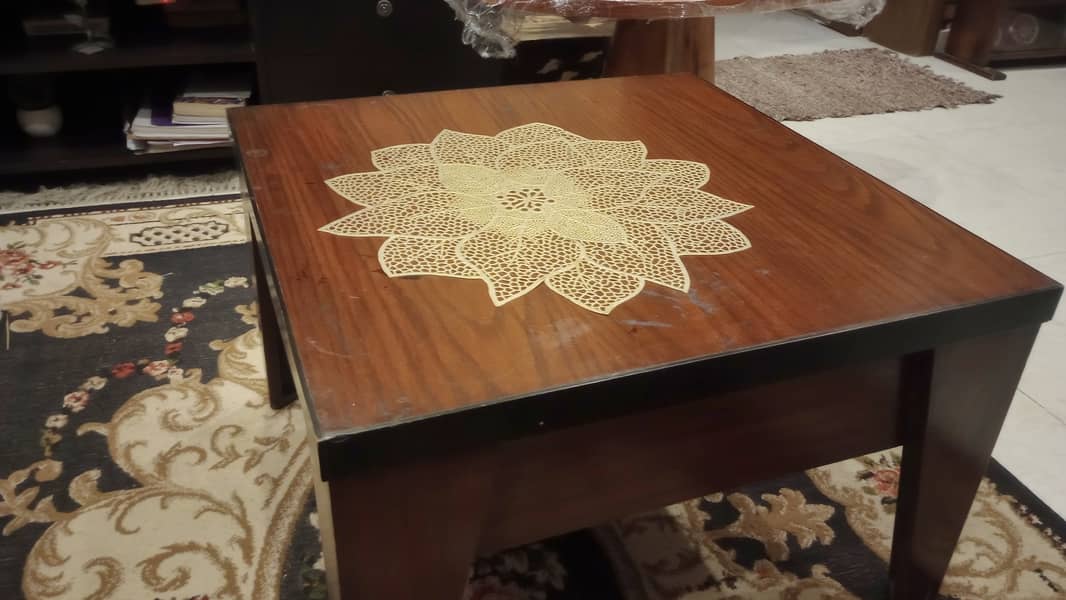 Center table in good condition 5