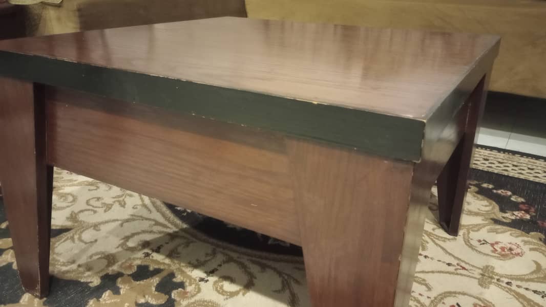 Center table in good condition 6