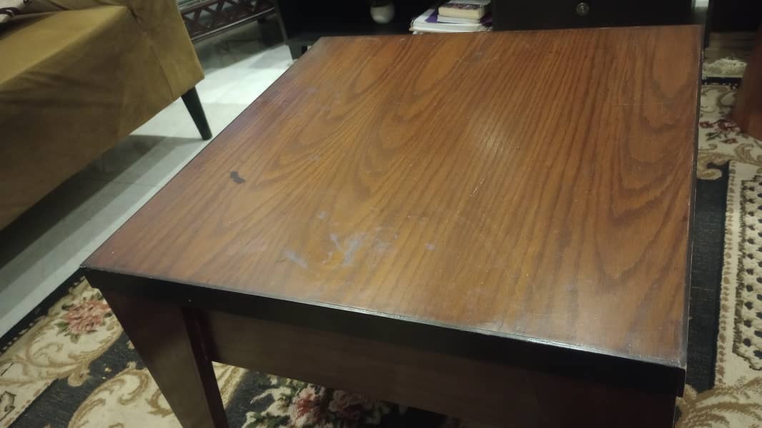 Center table in good condition 8