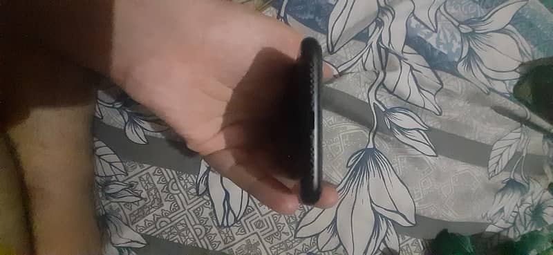 iPhone XR  64 gb non pta factoryunlock  9/10 condition 1