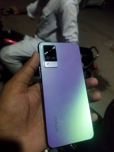 vivo v21 daba charger sht hai kohi issu ni hai 03237433881 1