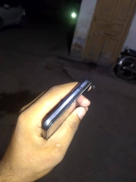 vivo v21 daba charger sht hai kohi issu ni hai 03237433881 4