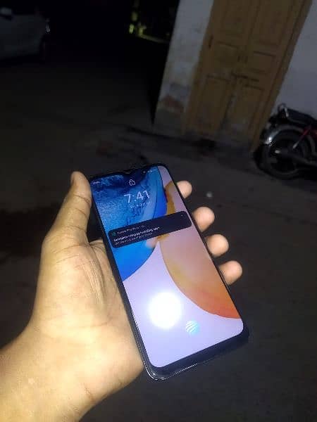 vivo v21 daba charger sht hai kohi issu ni hai 03237433881 5