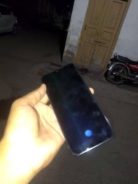 vivo v21 daba charger sht hai kohi issu ni hai 03237433881 6