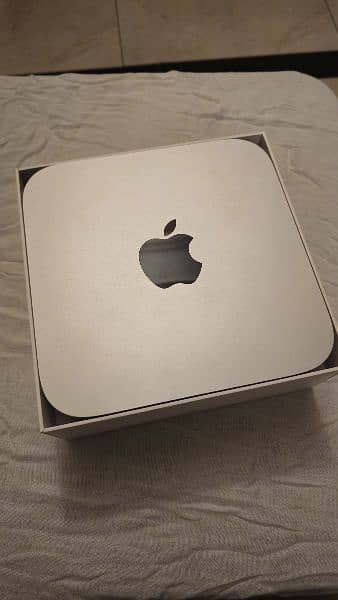 Mac Mini (Apple M2) 1