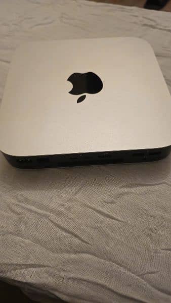 Mac Mini (Apple M2) 6