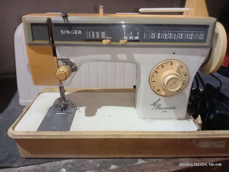 Singer Sewing Machine 0