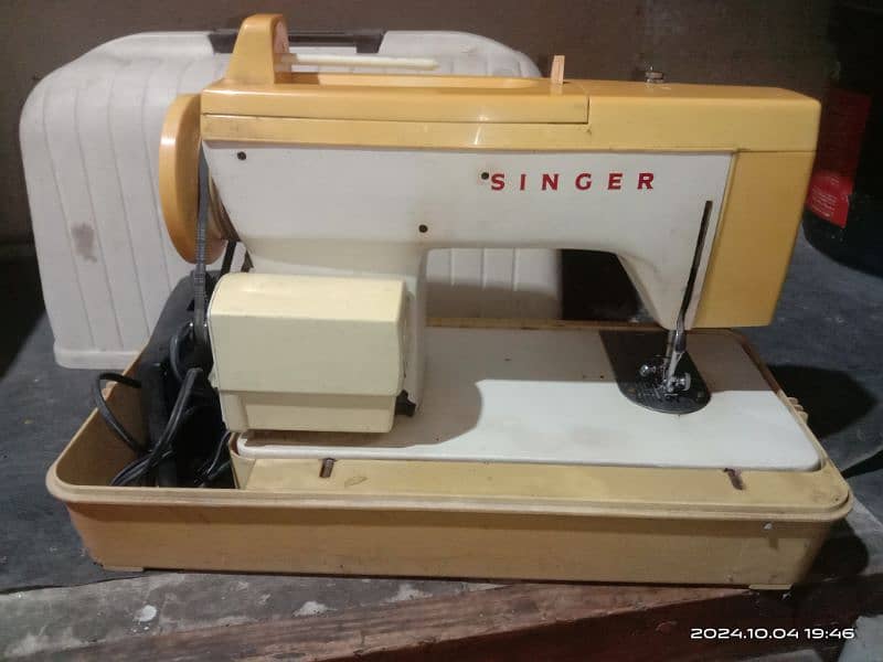 Singer Sewing Machine 1