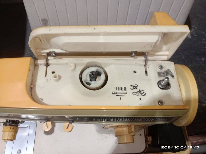 Singer Sewing Machine 4