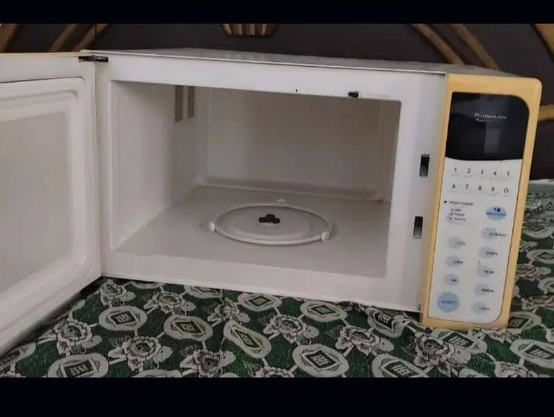 30L Microwave oven good condition 1