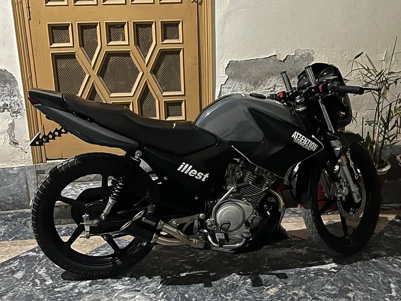 YBR Yamaha 18 Model 2