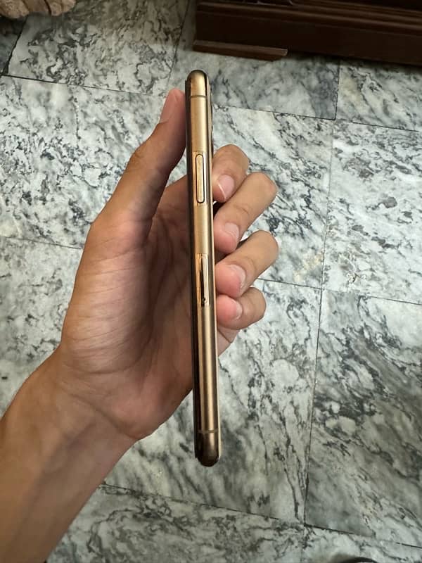 iphone 11 pro Not Pta factory unlock 64 gb gold waterpack airtight 4