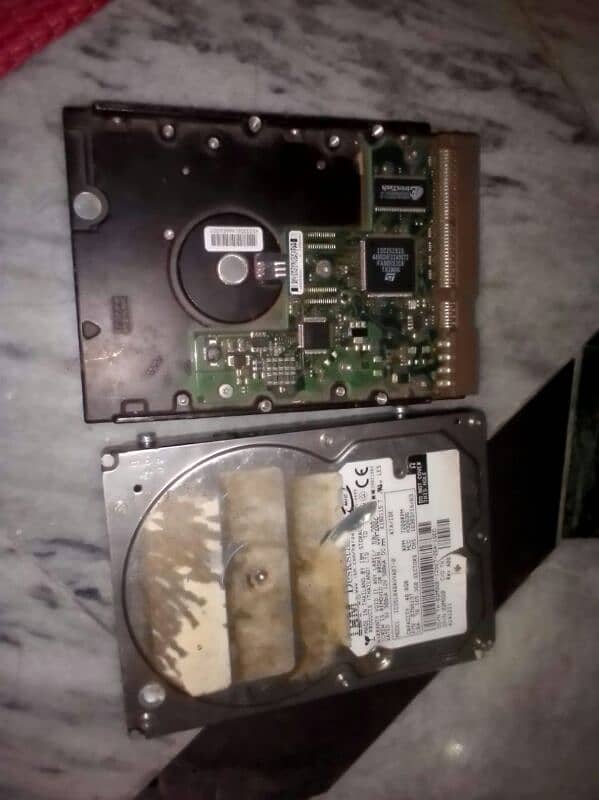 2 hard disks 40GB . 2