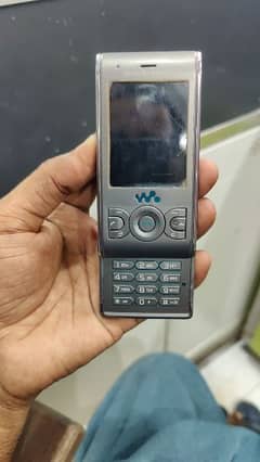 Sony Ericsson W595