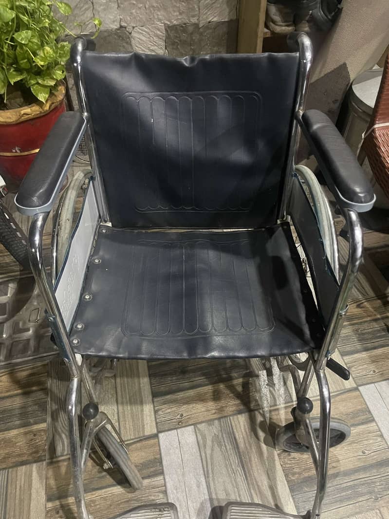 weel chair for sale 15000 rupy 0