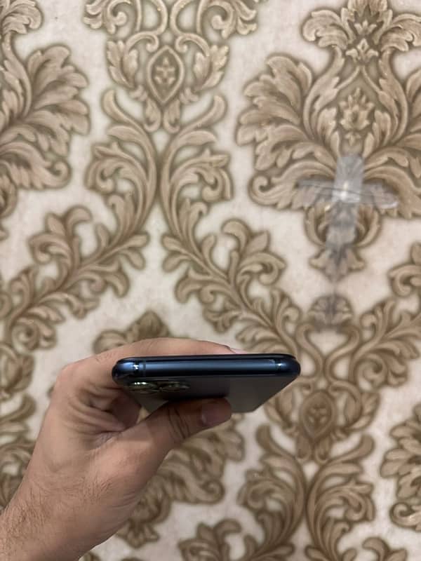 iPhone 11pro max pta approved 4