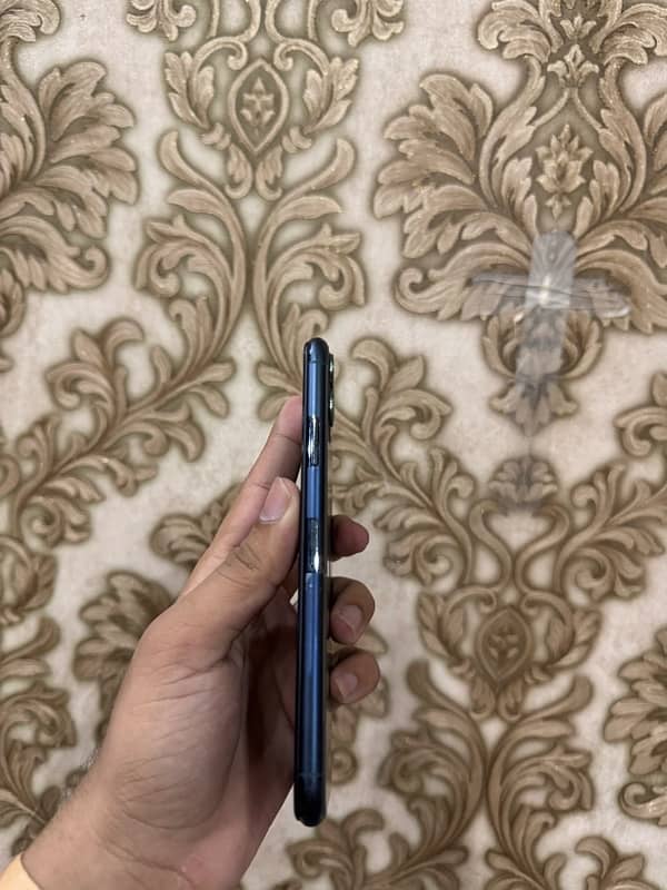 iPhone 11pro max pta approved 5