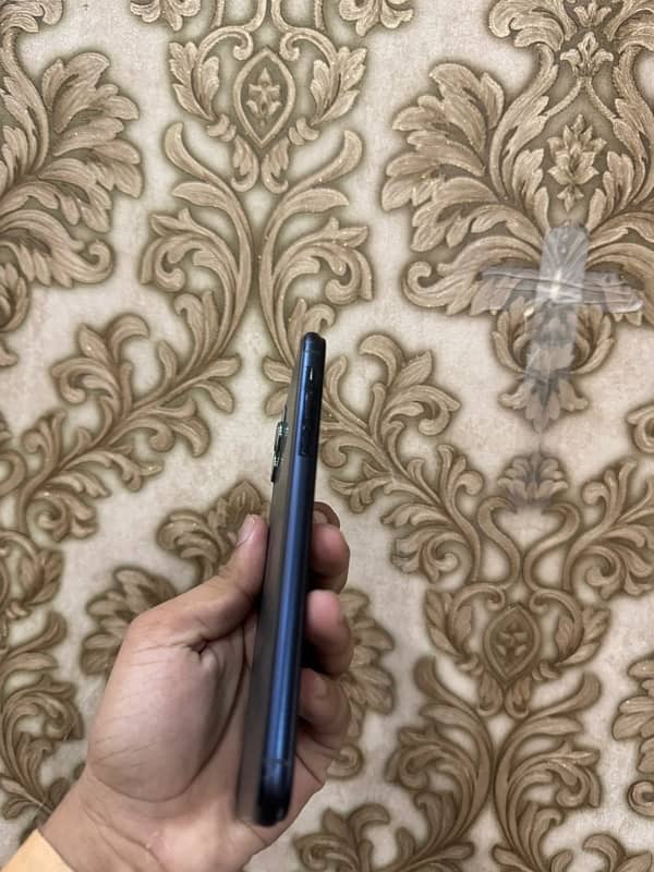 iPhone 11pro max pta approved 6