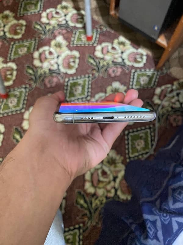 iphone 11 pro max 4