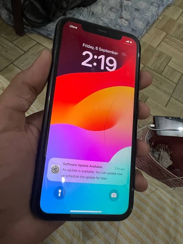 IPHONE XR LLA 64gb NON-PTA Factory Unlock 3