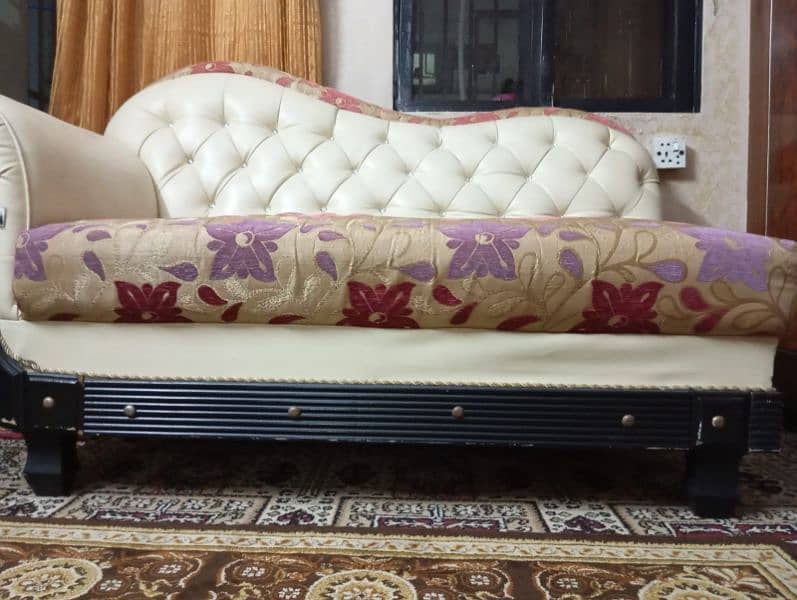 Dewan sofa 1