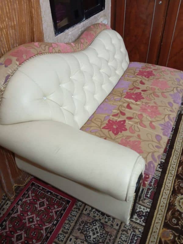 Dewan sofa 2