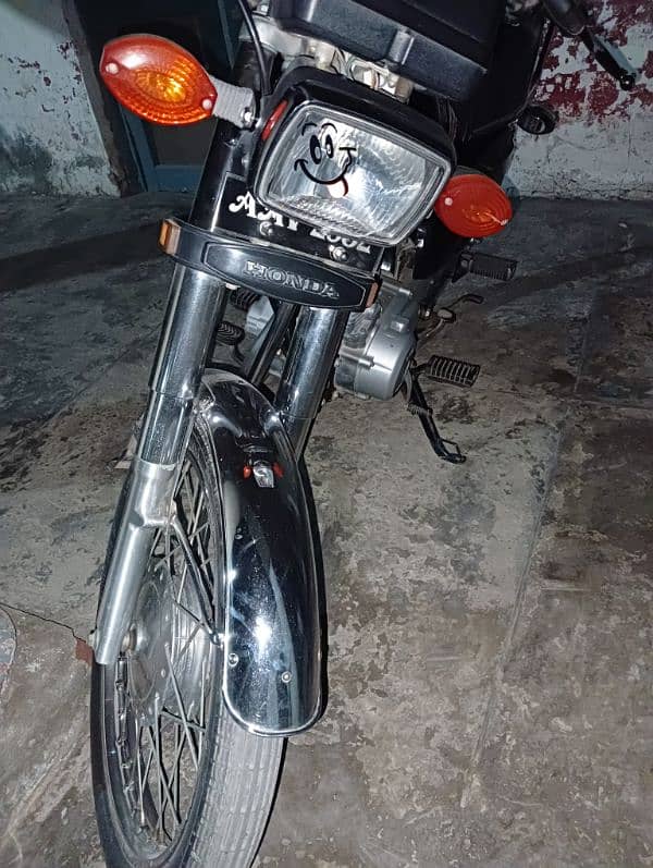 Honda 125 Black Color 2