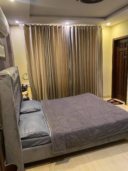 One bed luxury apartment for short stay like(3to4)hours in bahria town 2