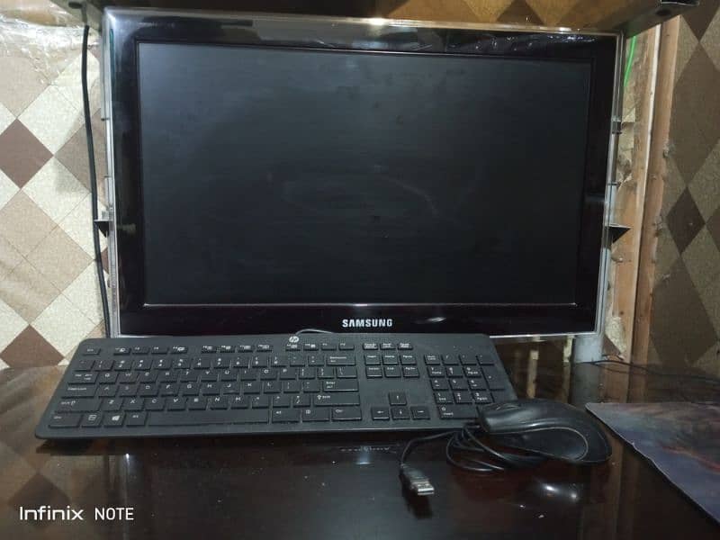 Complete PC setup with Samsung LCD,CPU,Keyboard,Mouse. 1