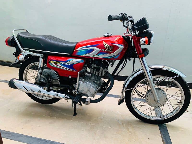 Honda 125 model 2022 with all papers genuine phone 03130184388 1